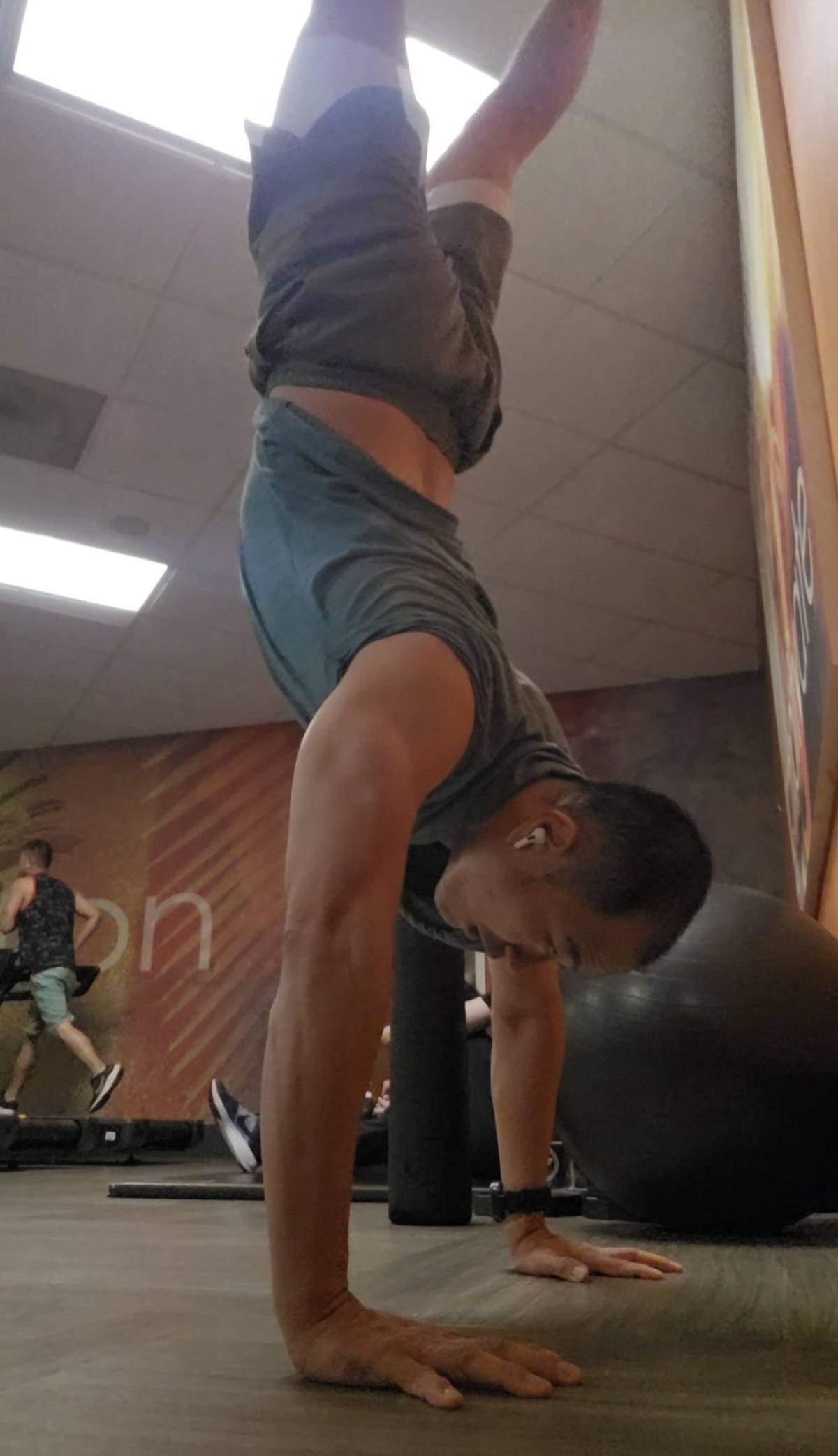 Handstand Day 91-115 · 25 min · #1 today