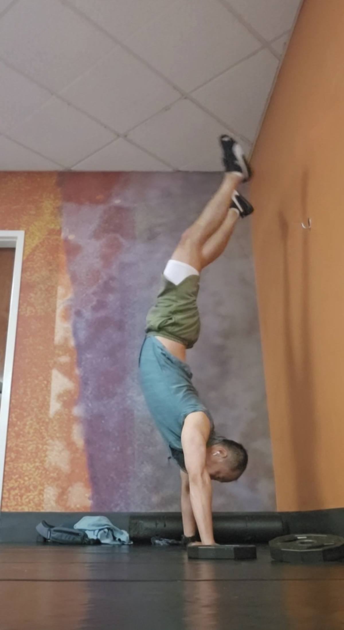 Handstand Day 91-115 · 25 min · #2 today!!!